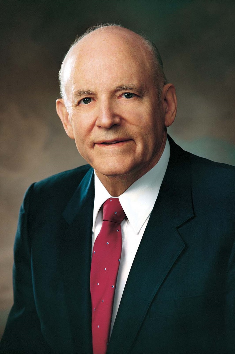 Fullsize image of Pres. Hunter with warm eyes and a smile